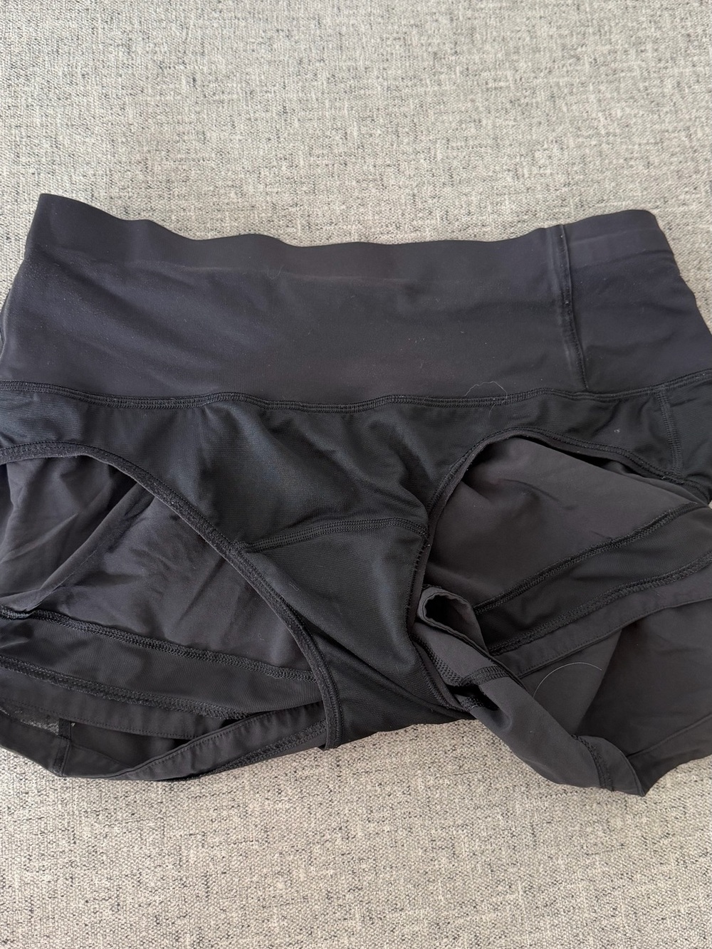 Lululemon black lined  Speed up shorts 2,5” sz 6 - Picture 5 of 9